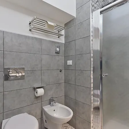 Tohouse Bed & Breakfast 2*